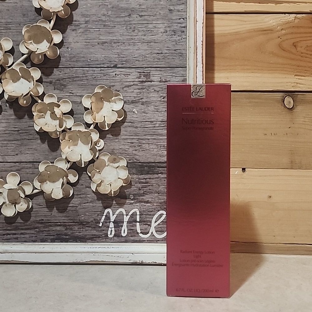 Estée Lauder Nutritious Super-Pomegranate Radiant Energy Lotion Light. NWT